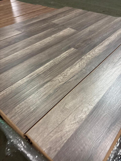 Austen Oak Laminate Flooring (10mm thick)