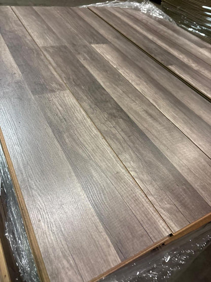 Austen Oak Laminate Flooring (10mm thick)