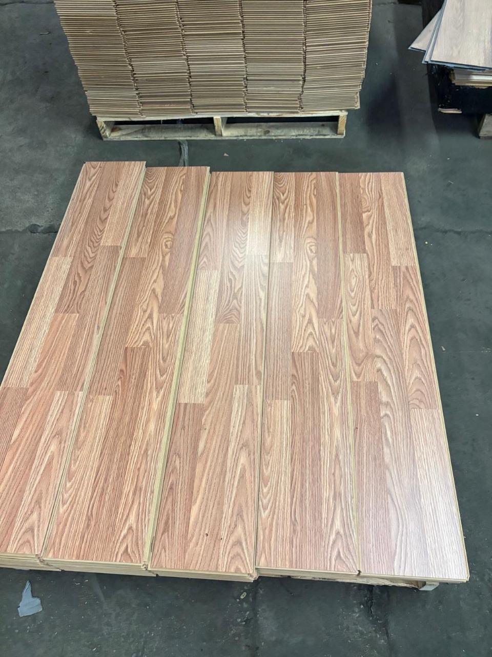 Scarlett Oak Laminate Flooring -10mm thick